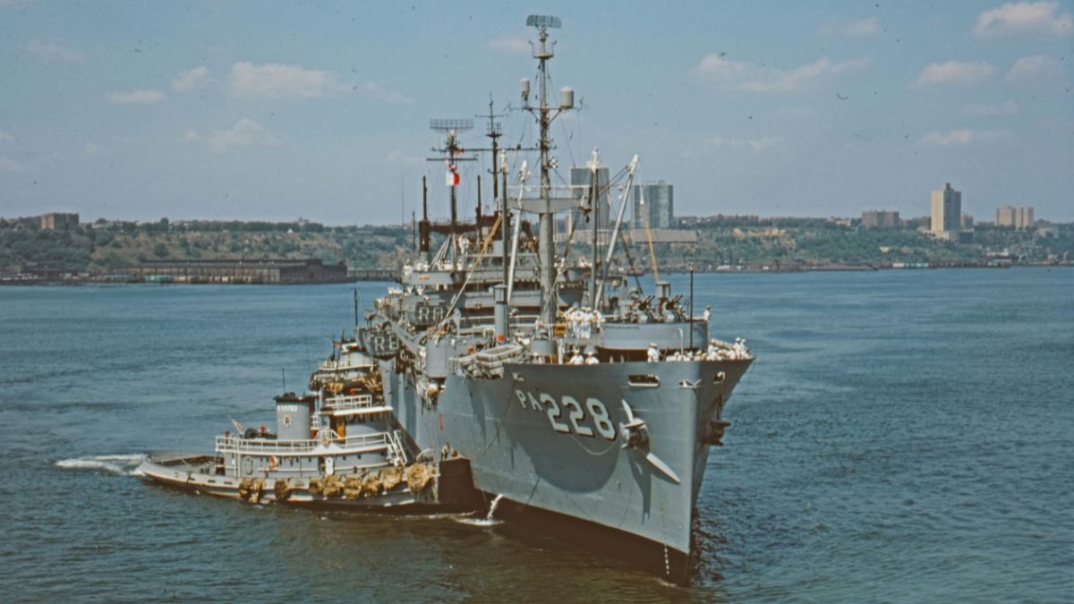 What is 'hybrid warfare', the concept suggested by Germany and Finland after the cutting of two submarine cables in the Baltic 1 D3 4