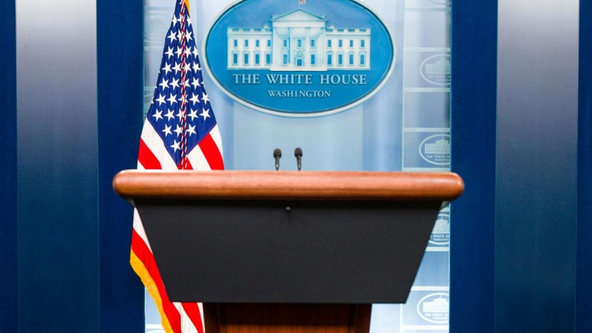 Who is Kari Lake, the woman appointed by Donald Trump as the new director of Voice of America