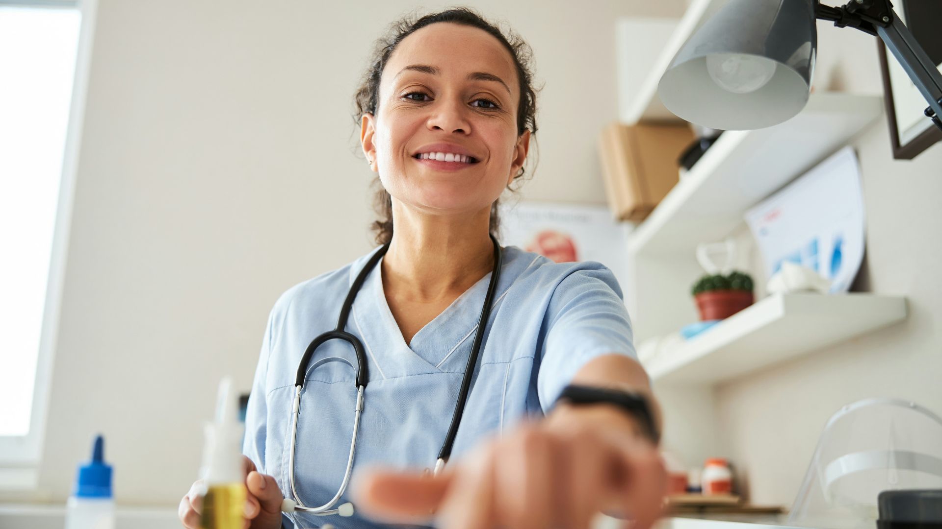 Understanding the average earnings and allowances for registered nurses in the U.S. in 2025