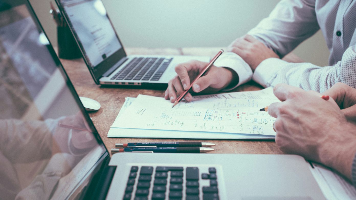 Understanding the average earnings and allowances of sales managers in the United States in 2025