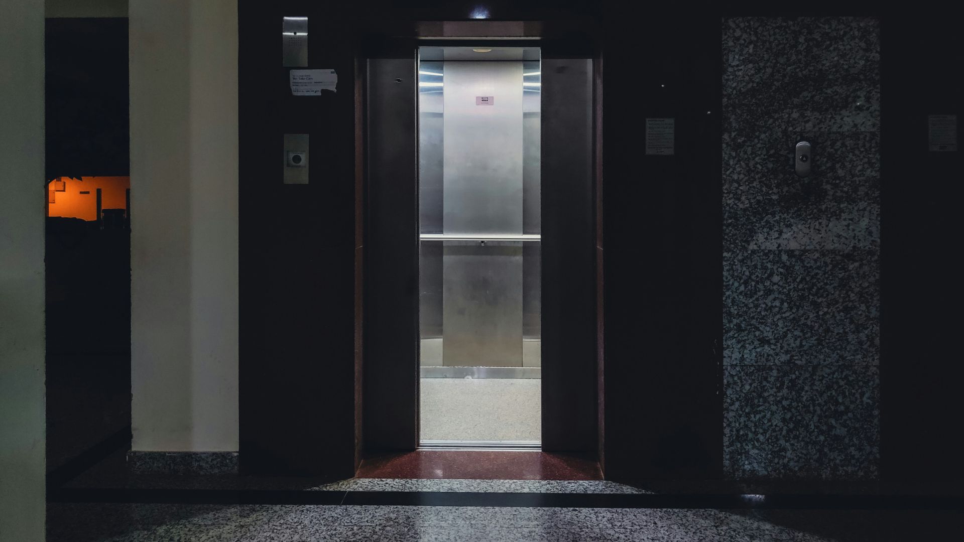 Understanding the earnings of elevator installers in the United States in 2025