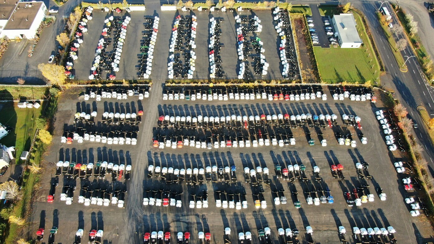 Nearly half a million trucks from major automaker recalled over reverse light fault