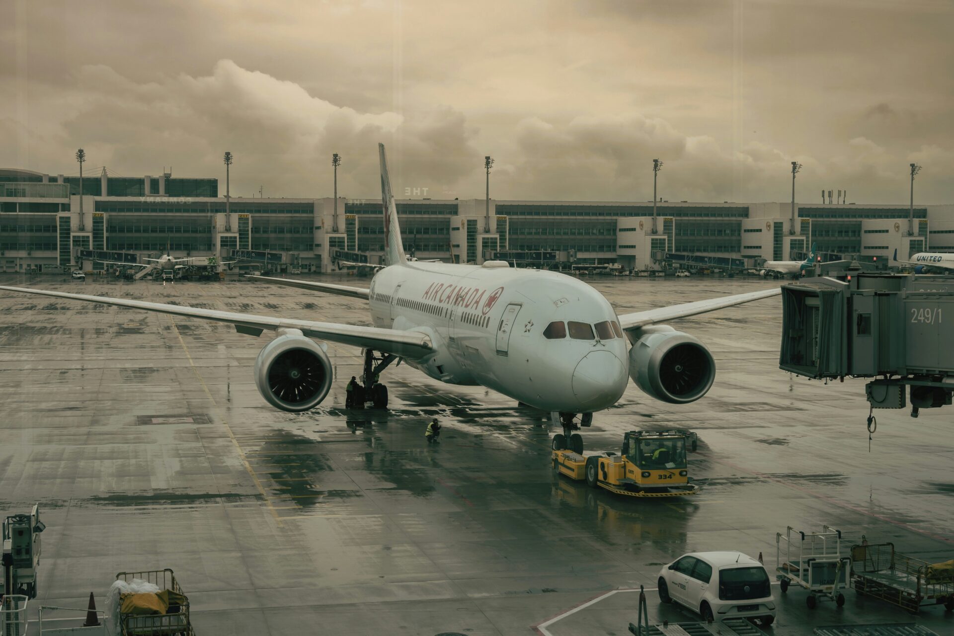 Good news for travelers: major airline waives fees for customers affected by travel chaos