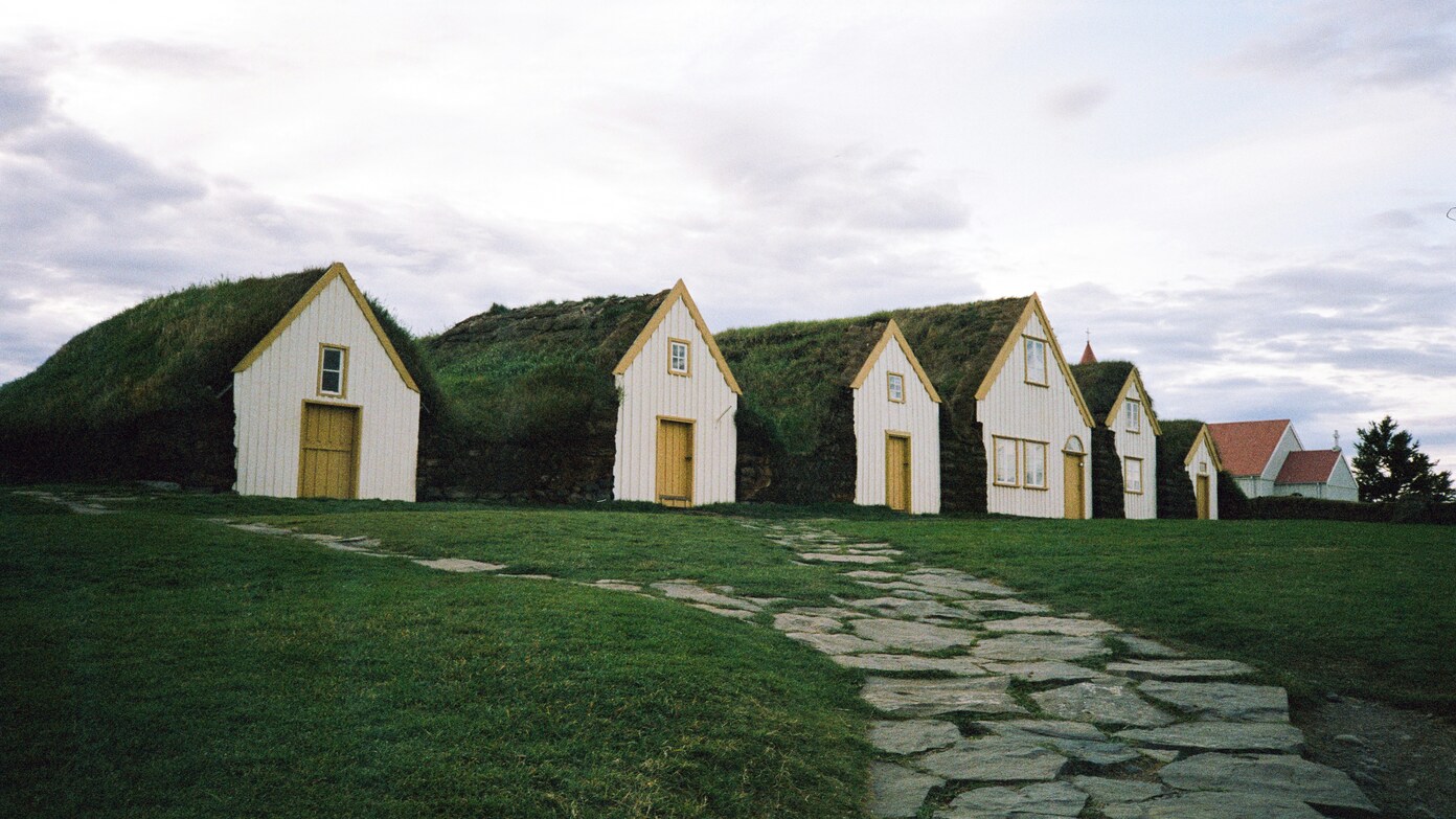Watch out for mini-houses for less than $6,000 as Walmart sells one with free delivery - They may delight many Americans for their convenience and simplicity as a shed