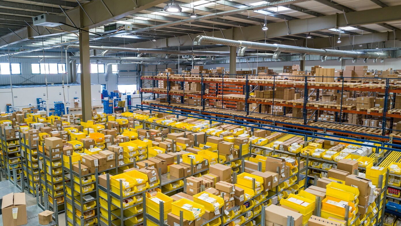 Major retailer to close warehouse and lay off 300 workers