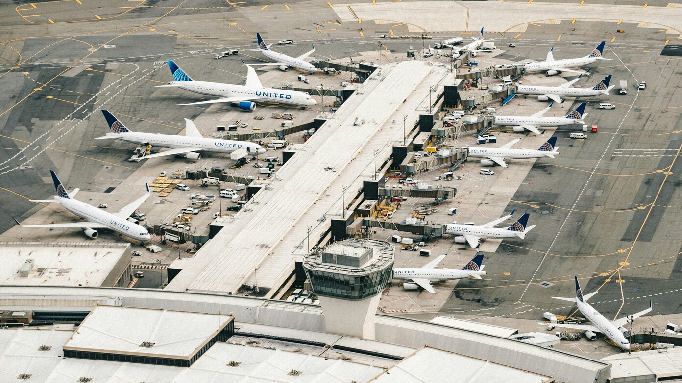 Newark Airport problems continue: FAA to cap flights through end of year