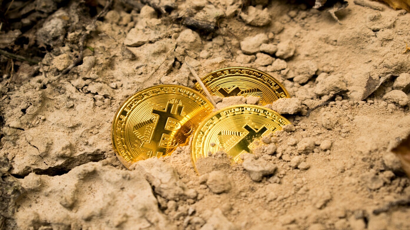 Bitcoin slumps on news of boming of Iran, Middle East tensions and inflations fears
