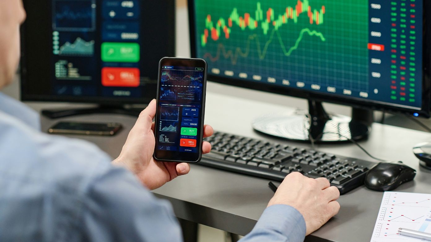 A new robotaxi partnership with Uber sends Lucid shares soaring nearly 40%—here is what it means for you