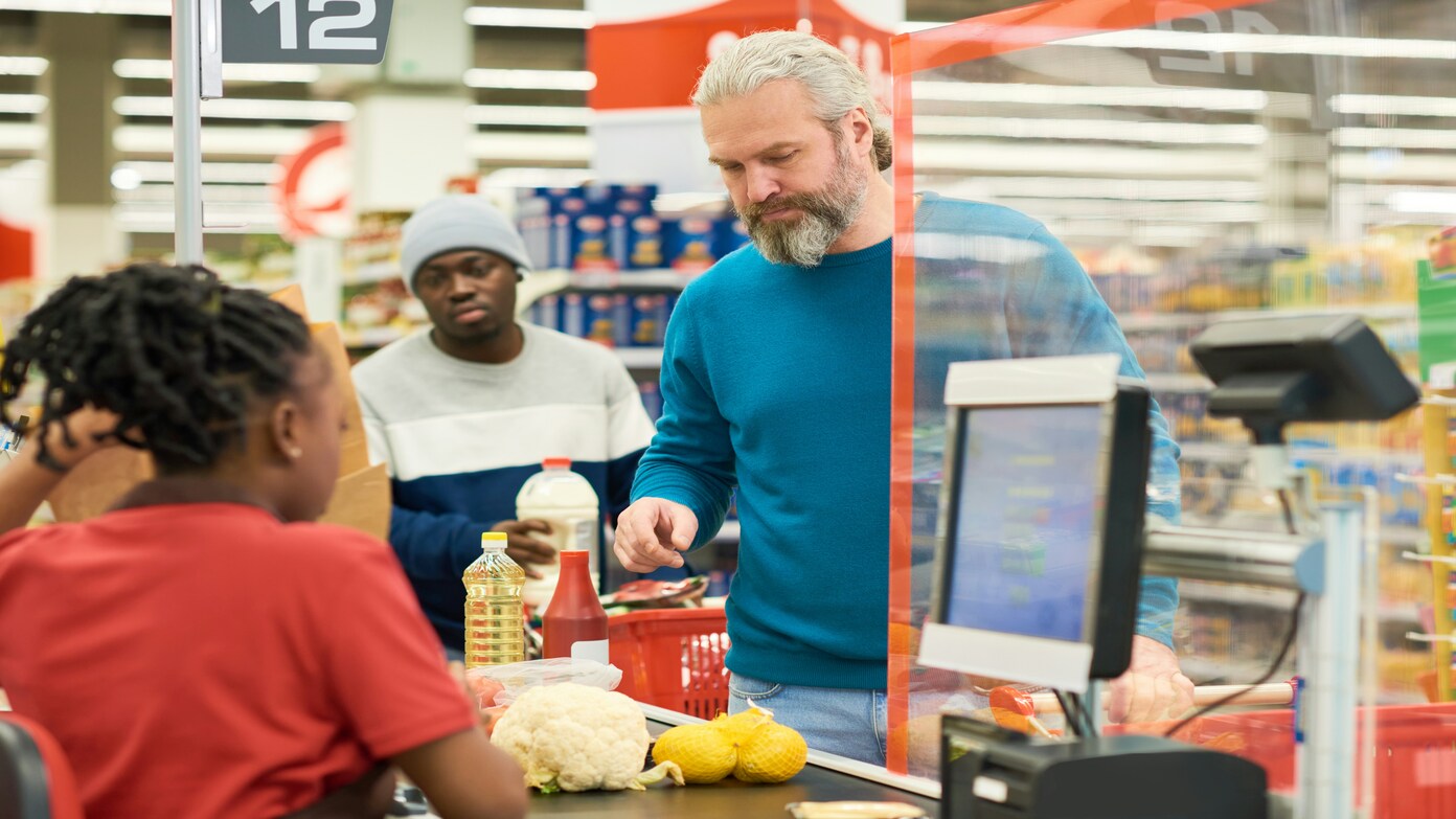 The puzzling image a Walmart employee has shared about his store's policy: “I feel the guilt...”