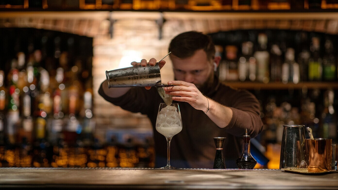 How much does a bartender make in New York in 2025? This is the estimated average salary earned in NYC per year