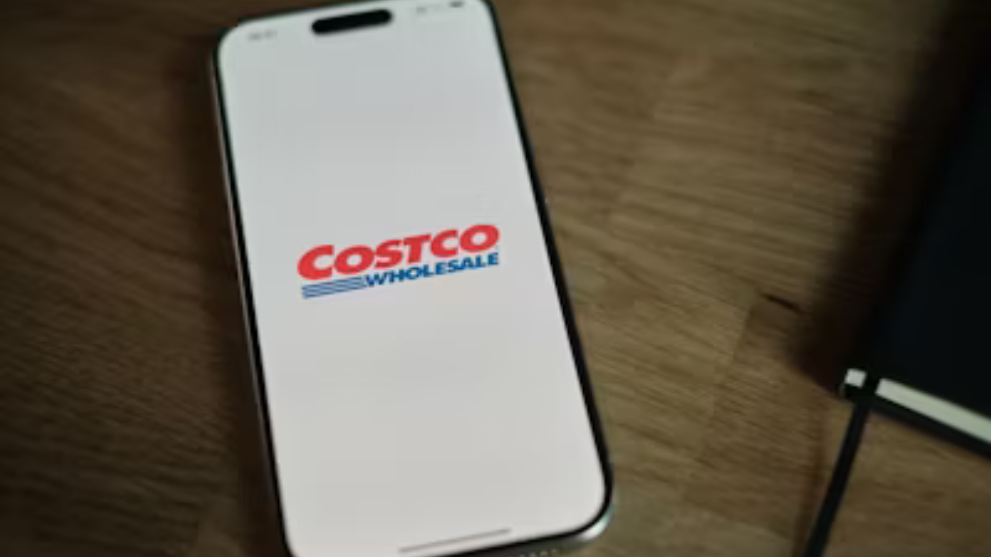 Costco member's complaint after being “embarrassed” by credit card self-payment notice: “Costco does not accept American Express”
