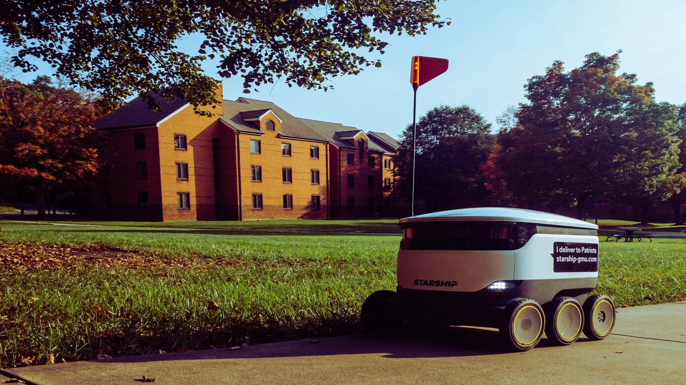 Beloved fast food chain brings robot delivery to Chicago