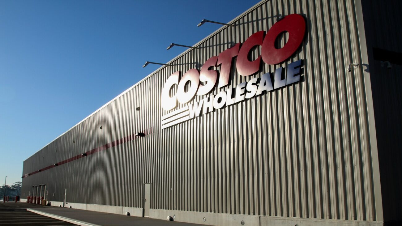 A 10-year-old boy finds a diamond wedding ring in a Costco parking lot, and what he did next surprised everyone: “He has an eye for shiny things.