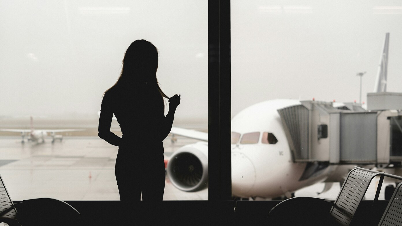 She's an icon: airline passenger manages to avoid $200 charge using brute strength