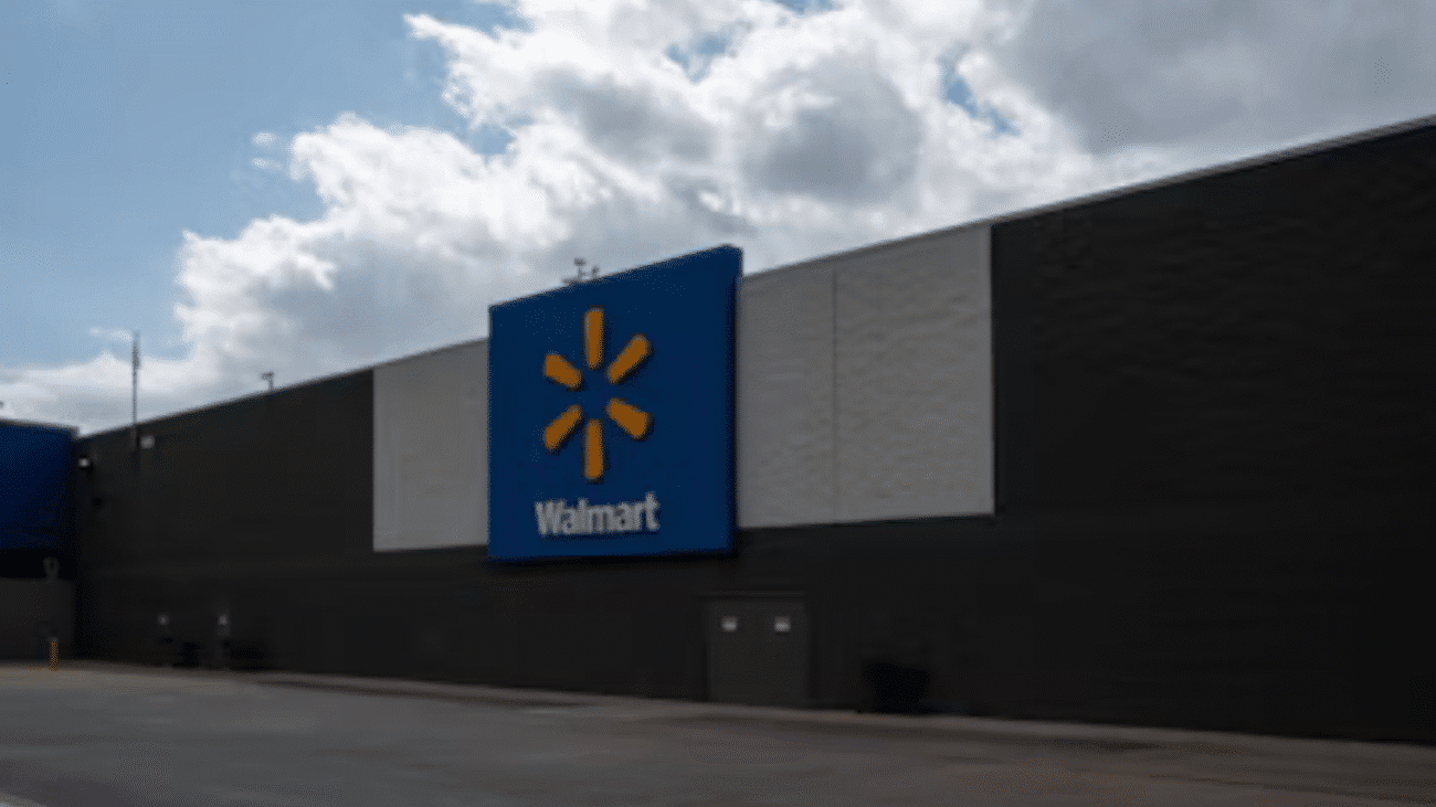 A Walmart employee shares a photo of a strange scene in the back of the store: “Especially those who push carts"