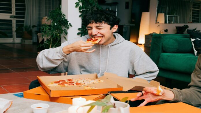 Good news for LA pizza fans: Round Table serves up National Cheese Pizza Day deal
