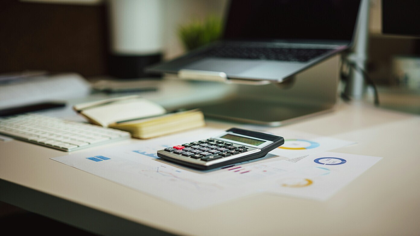 How is capital gains tax calculated and which gains are taxable?