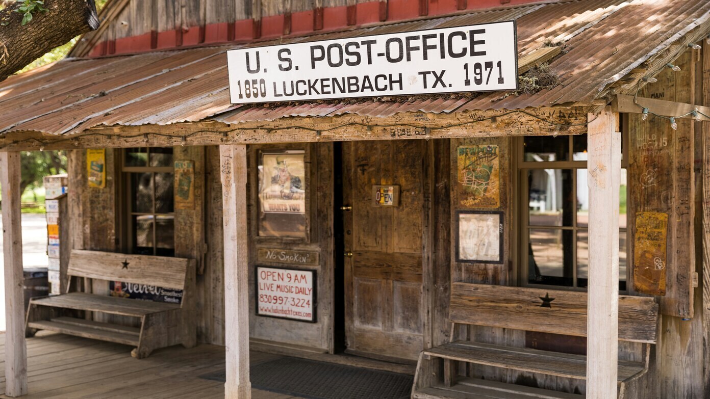 Will post offices and parcel delivery services be open or closed on Columbus Day 2025? Here is all the information about USPS, FedEx, Amazon, UPS…