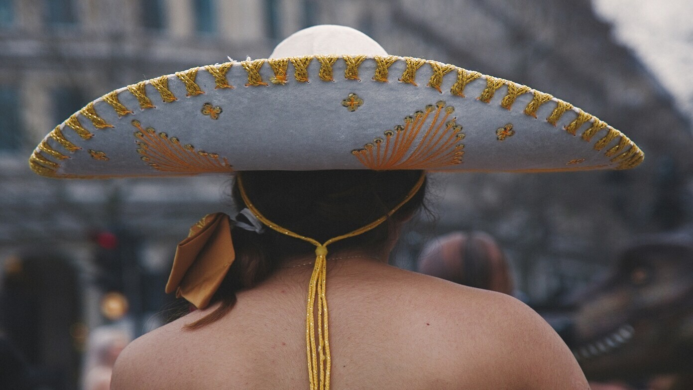 A Mexican woman returns to her country after decades working in Los Angeles, and Chase Bank cancels her transfer of $27,135.20: “I am very sad